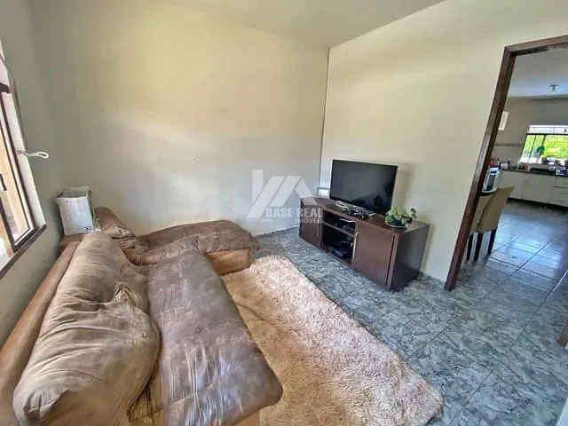 Casa com 918m² 2 quartos e 2 banheiros, à venda, no bairro Uvaranas em Ponta Grossa