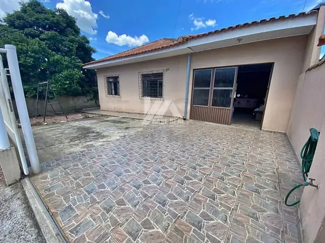 Casa com 918m² 2 quartos e 2 banheiros, à venda, no bairro Uvaranas em Ponta Grossa