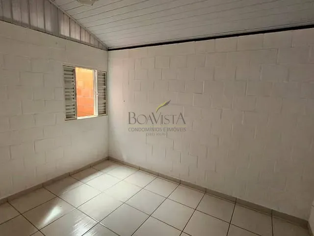 Casa 2 quartos e 1 banheiro, para alugar, no bairro Centro em Piracaia