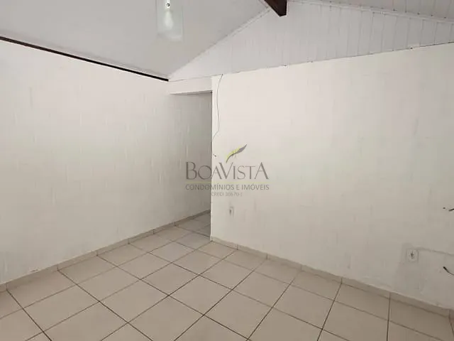 Casa 2 quartos e 1 banheiro, para alugar, no bairro Centro em Piracaia
