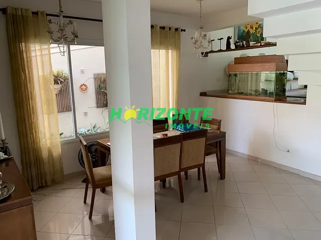 Casa com 373m² 4 quartos e 3 banheiros, à venda, no bairro Jardim Esplanada em São José dos Campos
