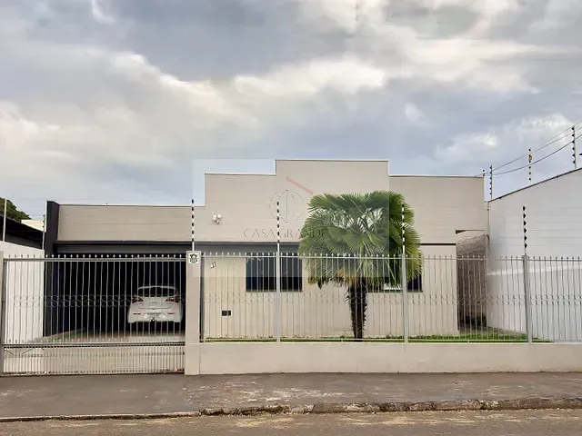 Casa com 300m² 3 quartos e 2 banheiros, à venda, no bairro Vila Oliveira em Rolândia