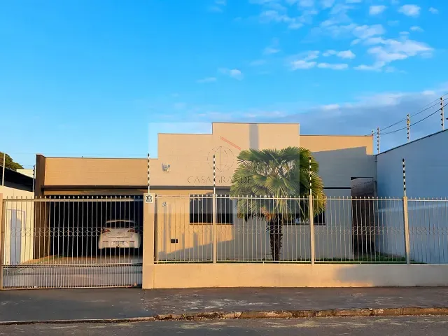 Casa com 300m² 3 quartos e 2 banheiros, à venda, no bairro Vila Oliveira em Rolândia