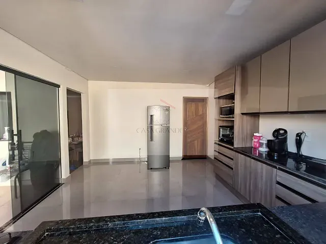 Casa com 300m² 3 quartos e 2 banheiros, à venda, no bairro Vila Oliveira em Rolândia