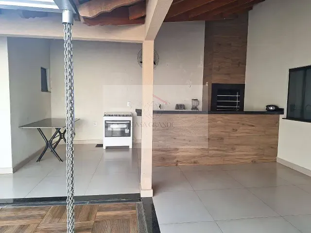 Casa com 300m² 3 quartos e 2 banheiros, à venda, no bairro Vila Oliveira em Rolândia