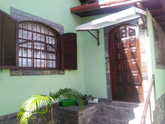 Casa com 199m², à venda, no bairro Morin em Petrópolis