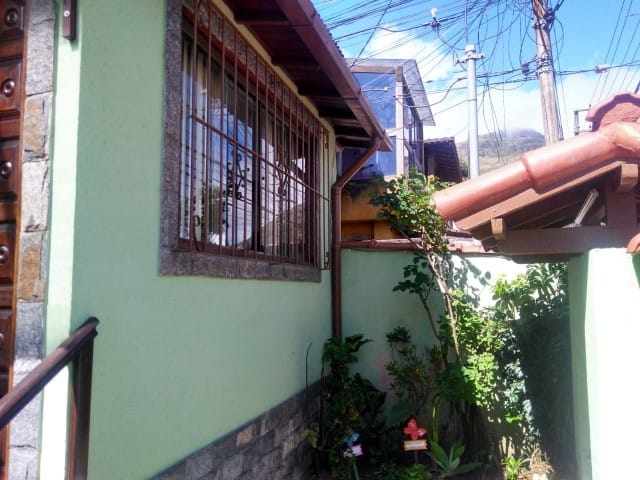 Casa com 199m², à venda, no bairro Morin em Petrópolis