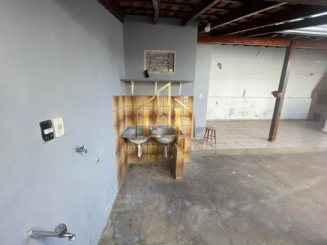 Casa com 300m² 4 quartos e 4 banheiros, para alugar, no bairro Jardim Tropical em Cuiabá