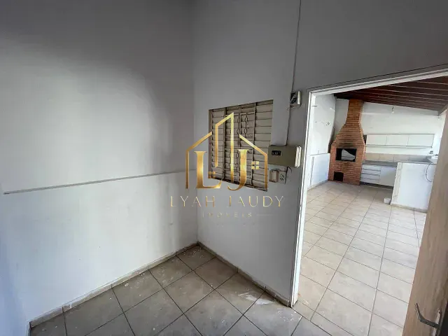 Casa com 300m² 4 quartos e 4 banheiros, para alugar, no bairro Jardim Tropical em Cuiabá