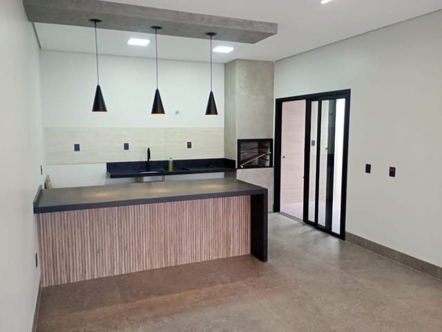 Casa com 225m² 3 quartos e 1 banheiro, à venda, no bairro Jardim Primaveras em Sinop