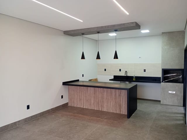 Casa com 225m² 3 quartos e 1 banheiro, à venda, no bairro Jardim Primaveras em Sinop