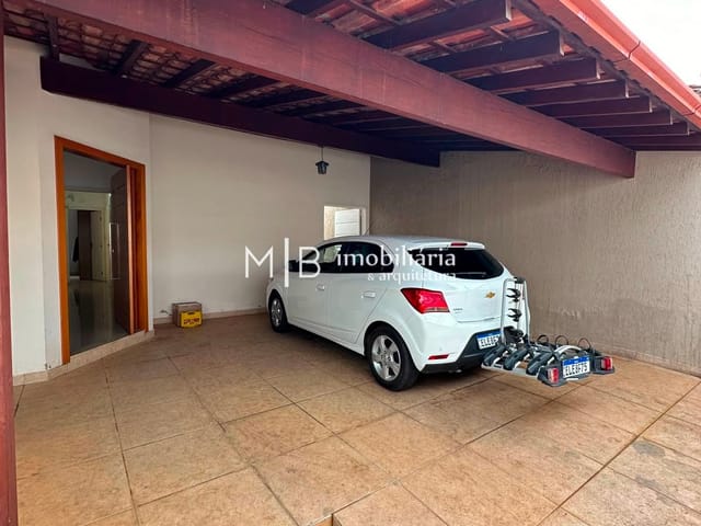 Casa 3 quartos e 2 banheiros, à venda, no bairro Alvorada em Lavras