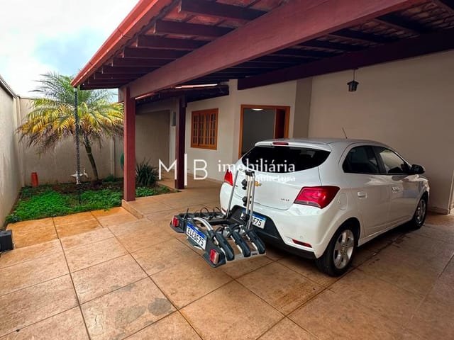 Casa 3 quartos e 2 banheiros, à venda, no bairro Alvorada em Lavras
