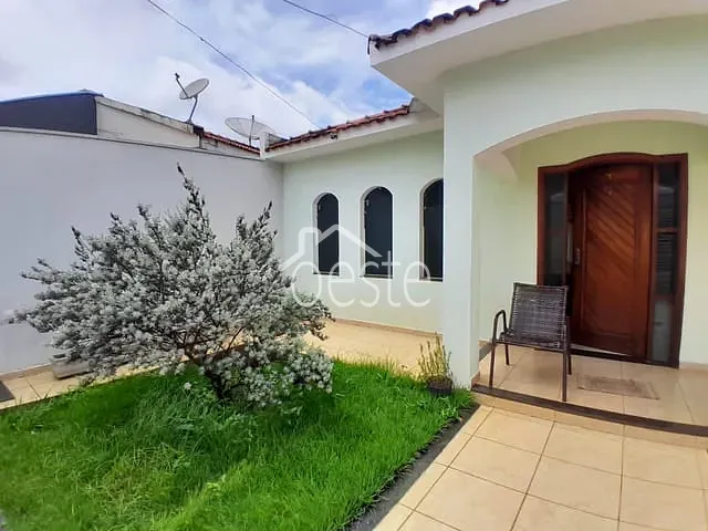Casa com 250m² 3 quartos e 2 banheiros, à venda, no bairro Jardim São Francisco em Santa Bárbara D'Oeste