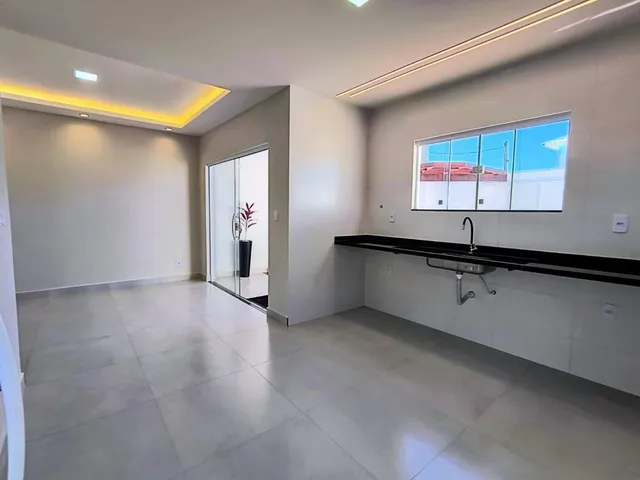 Casa 2 quartos e 2 banheiros, à venda, no bairro Vila do Peró em Cabo Frio