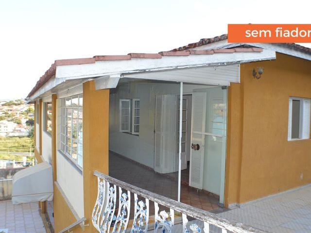 Casa com 745m² 1 quarto e 3 banheiros, para alugar, no bairro Vila Gato em Bragança Paulista