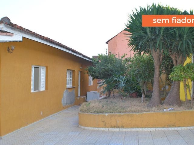 Casa com 745m² 1 quarto e 3 banheiros, para alugar, no bairro Vila Gato em Bragança Paulista