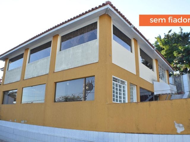 Casa com 745m² 1 quarto e 3 banheiros, para alugar, no bairro Vila Gato em Bragança Paulista
