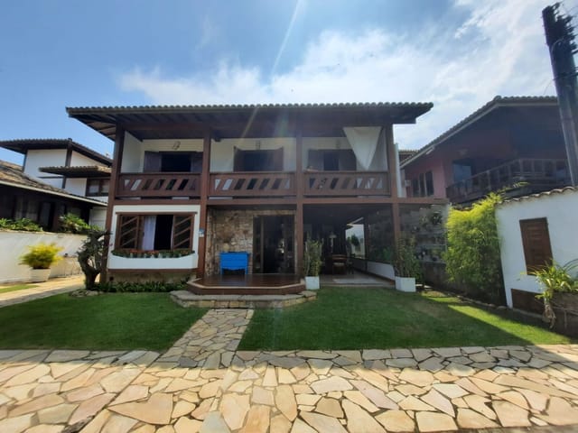 Casa com 375m² 3 quartos e 5 banheiros, à venda, no bairro Barra de Macaé em Macaé