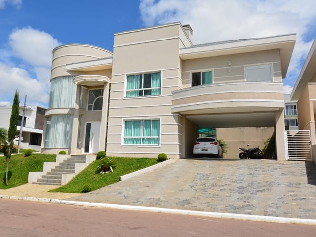 Casa com 400m² 3 quartos e 5 banheiros, à venda, no bairro Jardim Carvalho em Ponta Grossa