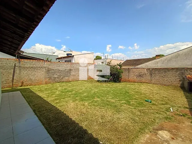 Casa 2 quartos e 1 banheiro, para alugar, no bairro Jardim Capricornio em Rolândia