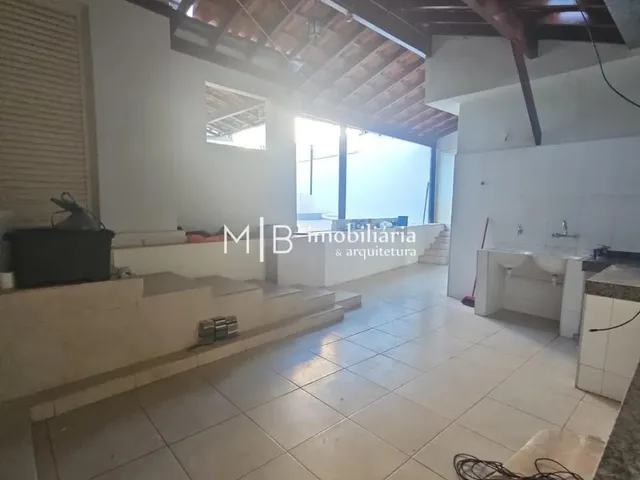 Casa 4 quartos e 3 banheiros, para alugar, no bairro Retiro em Lavras