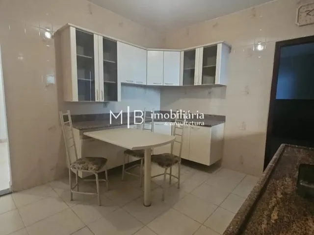 Casa 4 quartos e 3 banheiros, para alugar, no bairro Retiro em Lavras