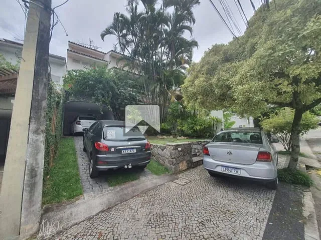Casa com 400m² 5 quartos e 4 banheiros, à venda, no bairro São Francisco em Niterói