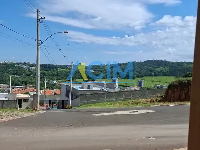 Casa com 250m² 4 quartos e 5 banheiros, à venda ou para alugar, no bairro Nova Jaguariúna em Jaguariúna