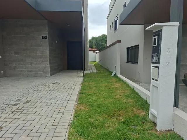 Casa 3 quartos e 4 banheiros, para alugar, no bairro Vila Santista em Atibaia