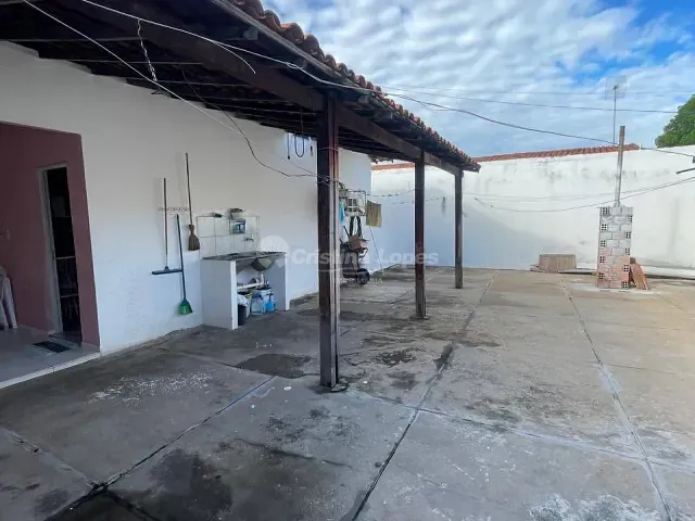 Casa com 313m² 5 quartos e 2 banheiros, à venda, no bairro Acarape em Teresina