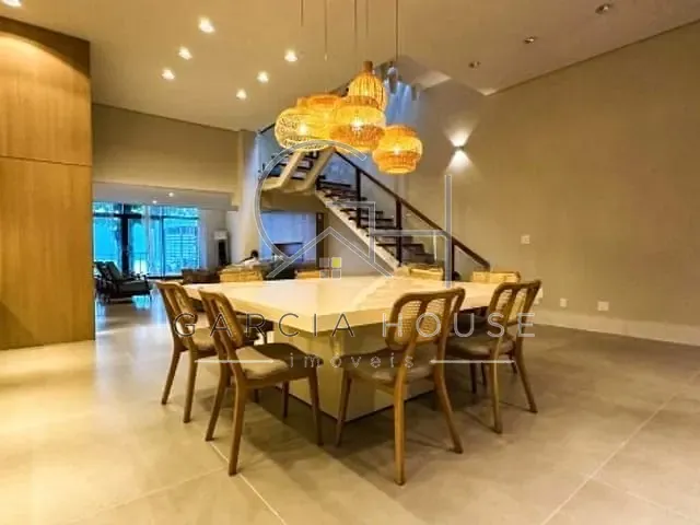 Casa com 740m² 4 quartos e 6 banheiros, à venda, no bairro Balneário Praia do Pernambuco em Guarujá
