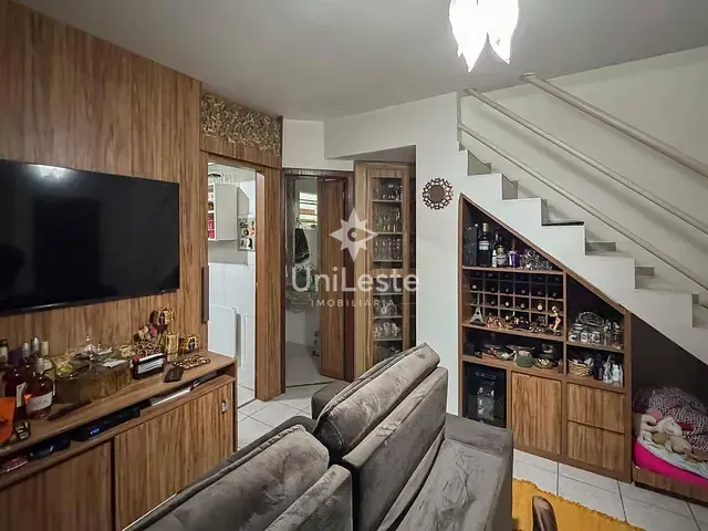Casa 2 quartos e 2 banheiros, à venda, no bairro FERNÃO DIAS em Belo Horizonte