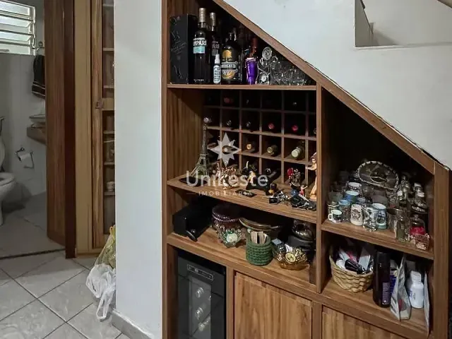 Casa 2 quartos e 2 banheiros, à venda, no bairro FERNÃO DIAS em Belo Horizonte