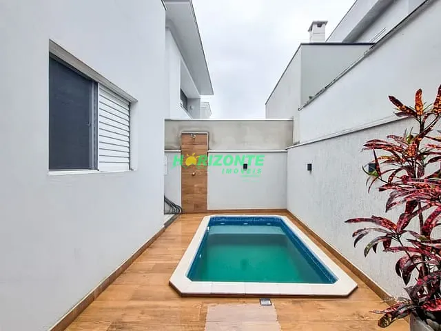 Casa com 250m² 3 quartos e 4 banheiros, à venda, no bairro Urbanova em São José dos Campos