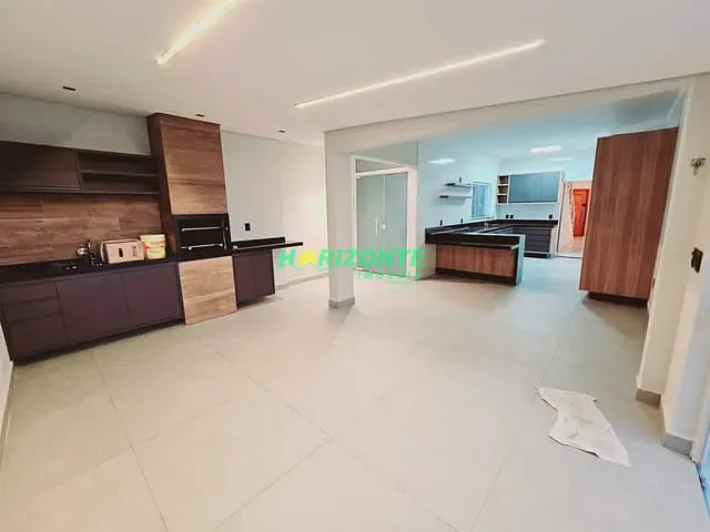 Casa com 250m² 3 quartos e 4 banheiros, à venda, no bairro Urbanova em São José dos Campos