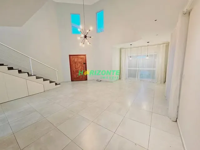 Casa com 208m² 3 quartos e 4 banheiros, à venda, no bairro Urbanova em São José dos Campos