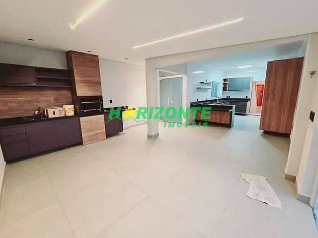Casa com 250m² 3 quartos e 4 banheiros, à venda, no bairro Urbanova em São José dos Campos