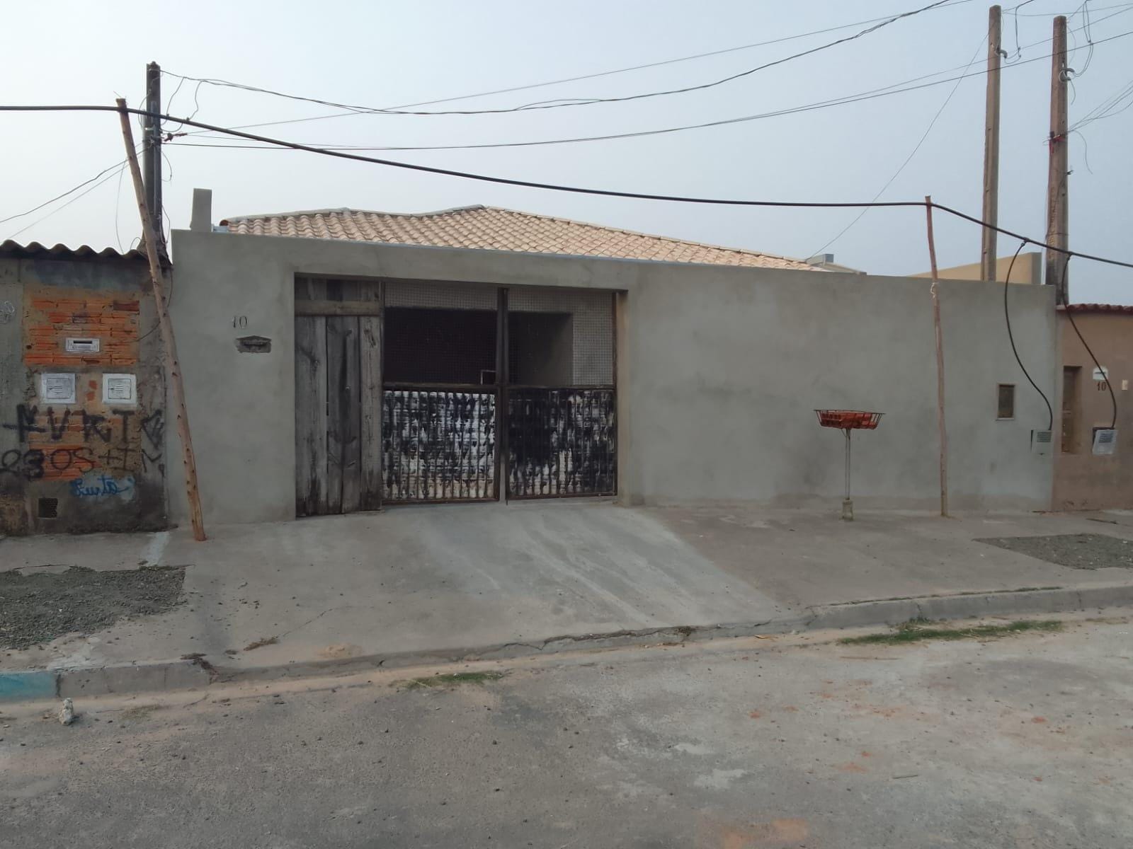 Casa à venda com 2 quartos, 150m² - Foto 1