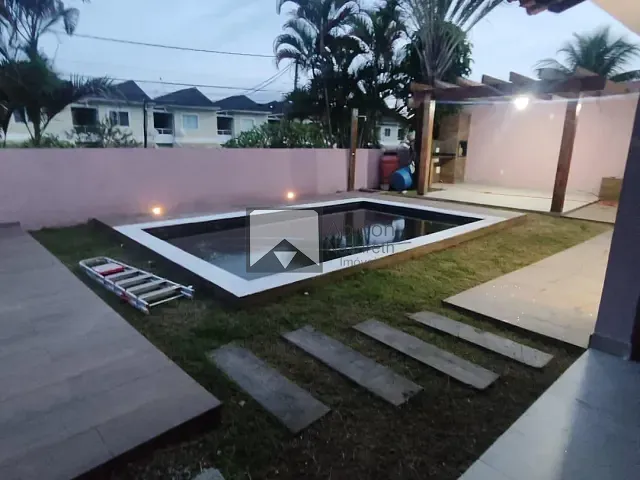Casa com 450m² 4 quartos e 2 banheiros, à venda, no bairro Itaipu em Niterói