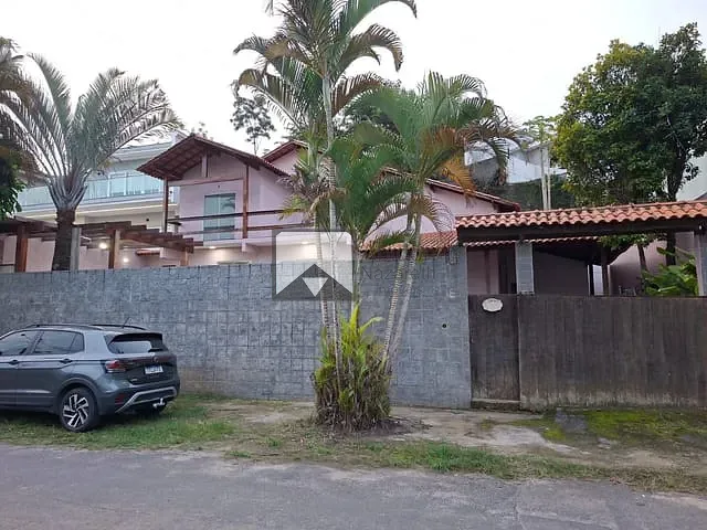 Casa com 450m² 4 quartos e 2 banheiros, à venda, no bairro Itaipu em Niterói