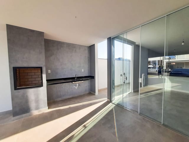 Casa com 300m² 3 quartos e 5 banheiros, à venda, no bairro Lagoa em Macaé