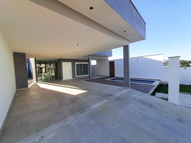 Casa com 300m² 3 quartos e 5 banheiros, à venda, no bairro Lagoa em Macaé