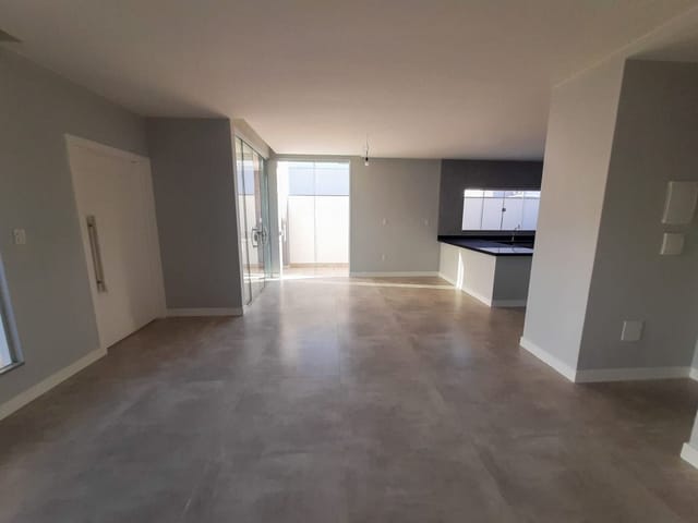 Casa com 300m² 3 quartos e 5 banheiros, à venda, no bairro Lagoa em Macaé