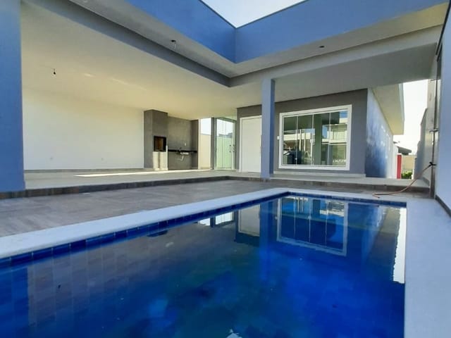 Casa com 300m² 3 quartos e 5 banheiros, à venda, no bairro Lagoa em Macaé