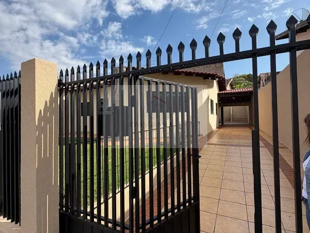 Casa com 335m² 3 quartos e 3 banheiros, à venda, no bairro Jardim Santa Monica II em Rolândia
