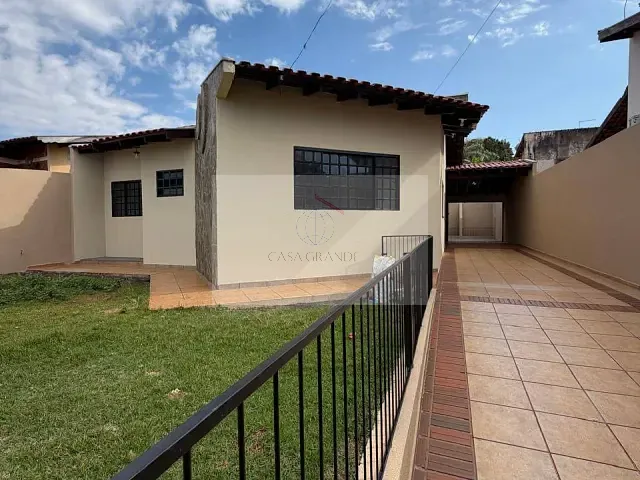 Casa com 335m² 3 quartos e 3 banheiros, à venda, no bairro Jardim Santa Monica II em Rolândia