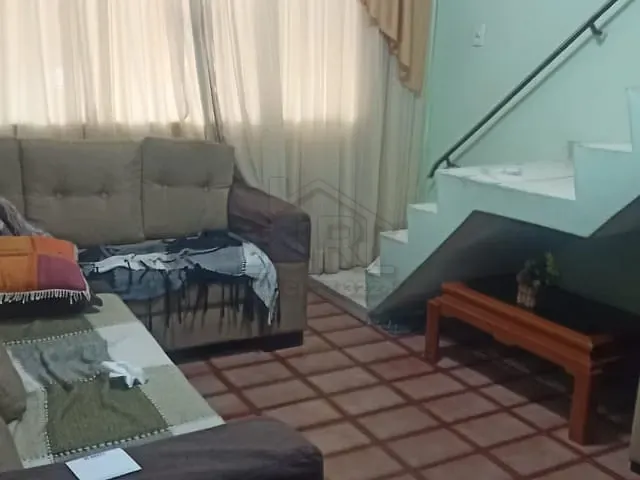 Casa com 250m² 4 quartos e 3 banheiros, à venda, no bairro Vila Magini em Mauá
