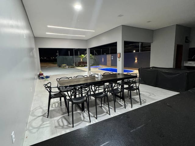 Casa com 240m² 1 quarto e 2 banheiros, à venda, no bairro Jardim Toledo em Sinop