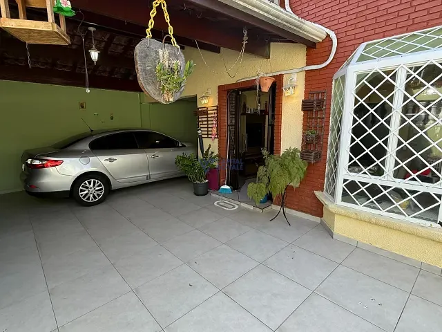 Casa com 250m² 3 quartos e 3 banheiros, à venda, no bairro Jardim das Indústrias em São José dos Campos